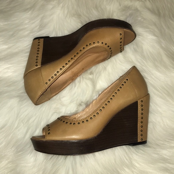 Trask Reina Wedge Pump - Picture 2 of 7